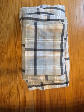 Boll & Branch “Heathered Plaid Grey” Twin Size Organic Cotton Flannel Sheet Set